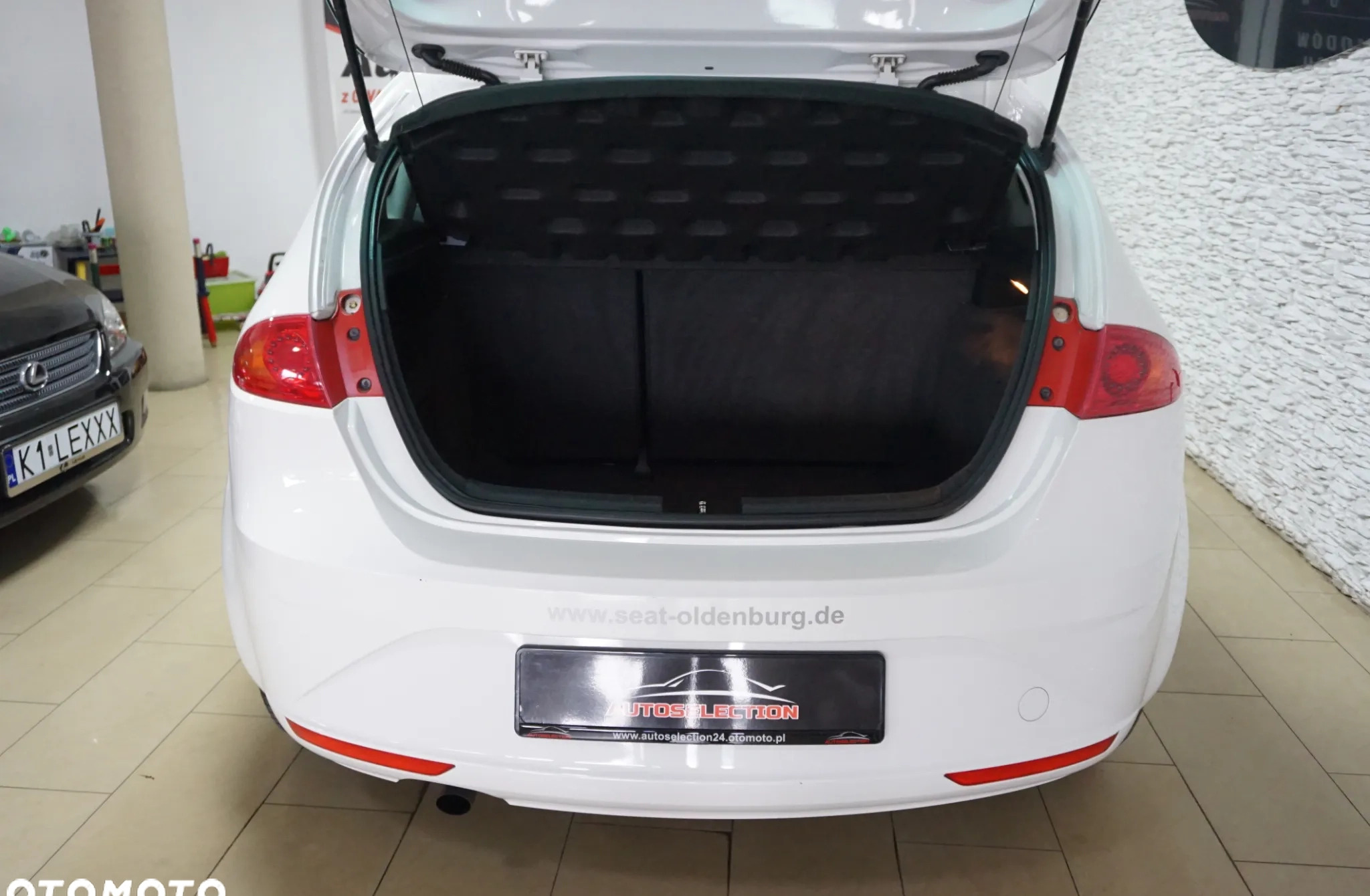 Seat Leon cena 23900 przebieg: 101800, rok produkcji 2010 z Piaseczno małe 704